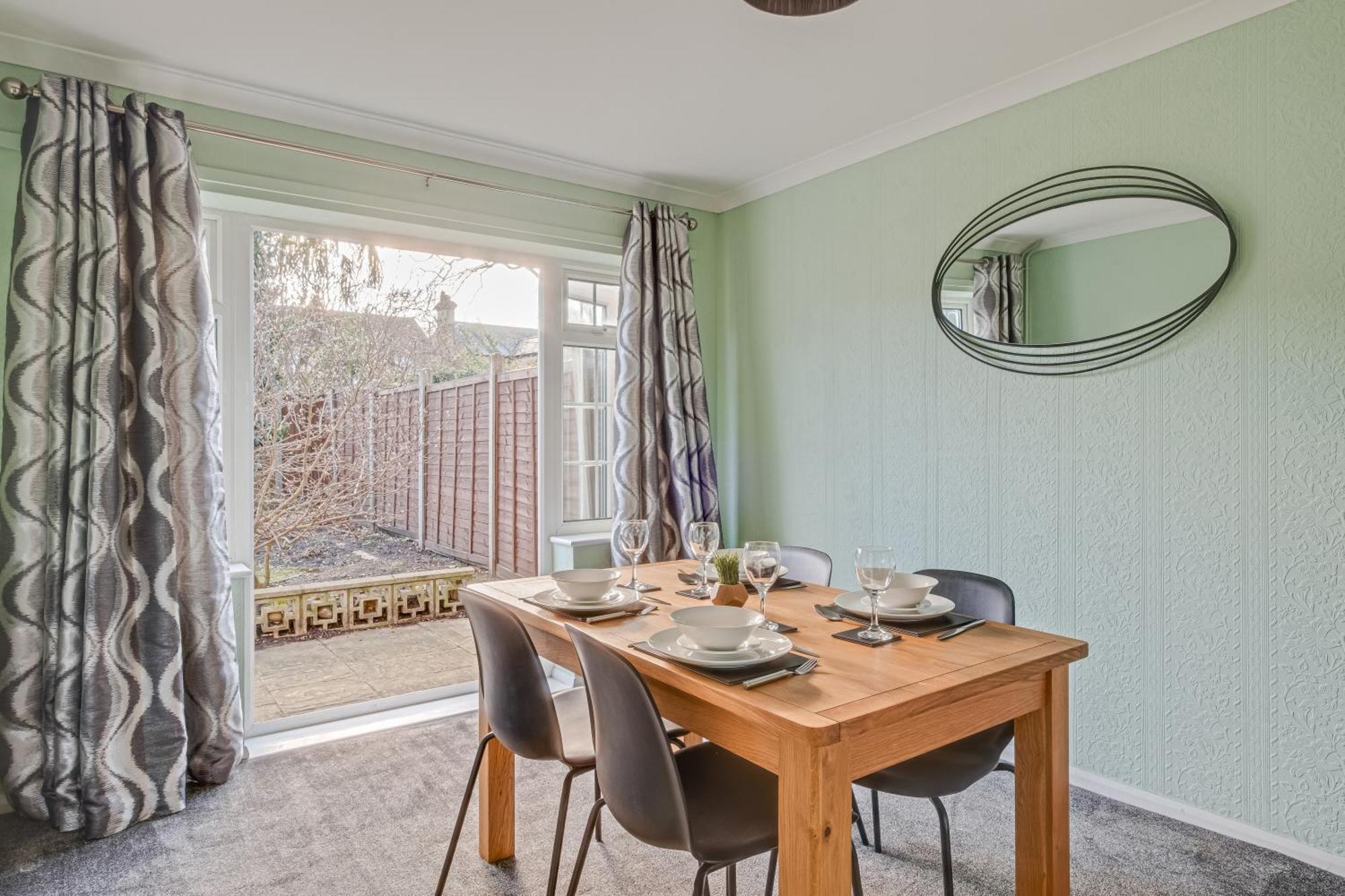 Comfy And Freshly Redecorated Home By Our Home Short Stays Close To Town Centre With Free Parking Bedford Zewnętrze zdjęcie