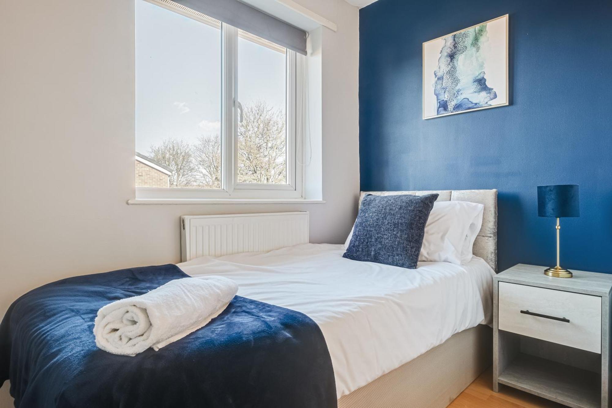 Comfy And Freshly Redecorated Home By Our Home Short Stays Close To Town Centre With Free Parking Bedford Zewnętrze zdjęcie
