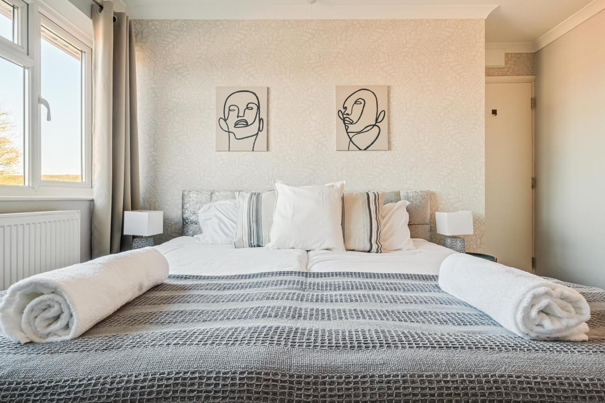 Comfy And Freshly Redecorated Home By Our Home Short Stays Close To Town Centre With Free Parking Bedford Zewnętrze zdjęcie