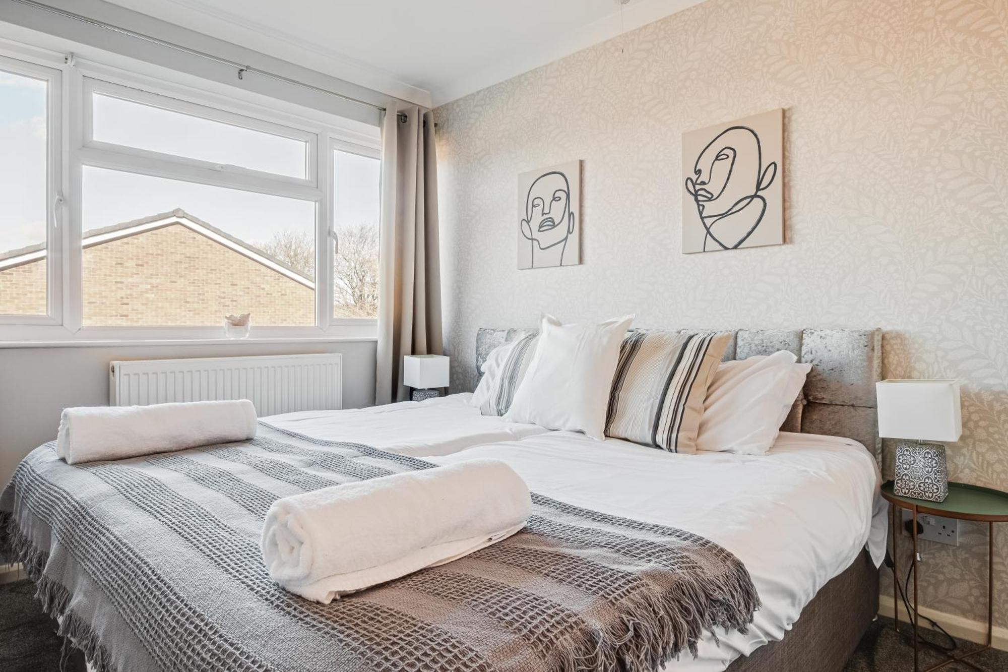 Comfy And Freshly Redecorated Home By Our Home Short Stays Close To Town Centre With Free Parking Bedford Zewnętrze zdjęcie